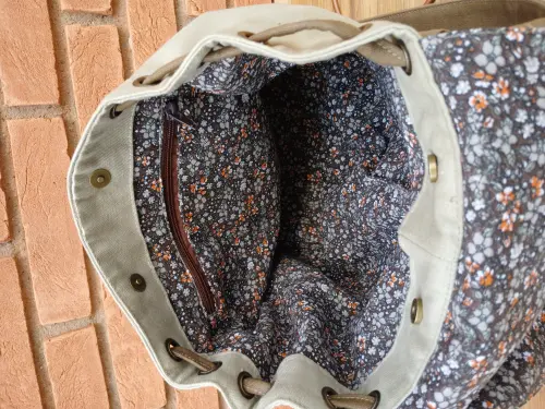 Mochila Bordada em lona
