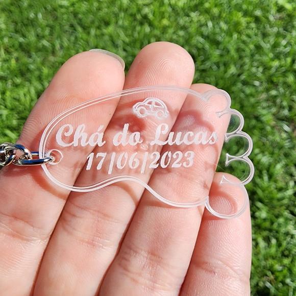 Chaveiro Pezinho Carrinho com Nome e Data Chá de Bebê