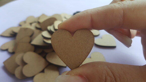 Kit 50 Apliques de Corações 3cm em MDF