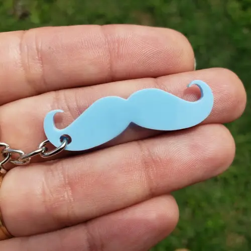 Chaveiro Acrílico Mini Bigode Azul Claro Novembro Azul