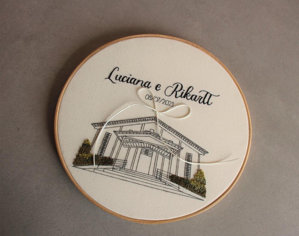 Bastidor porta-alianças bordado à mão | personalizado