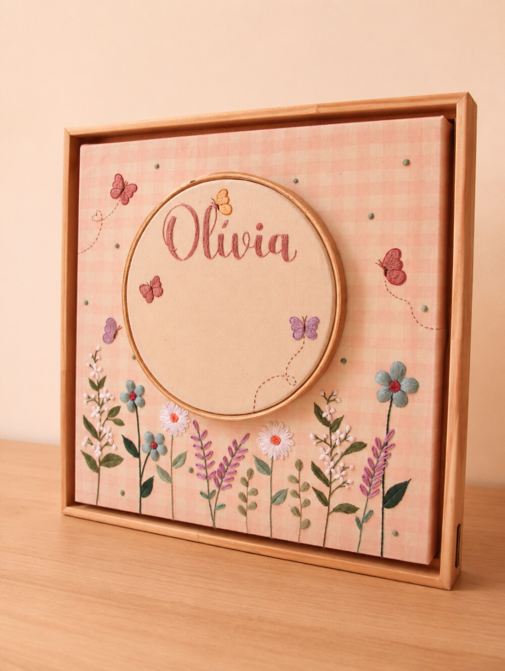 Quadro maternidade personalizado bordado à mão - Quadro Olívia