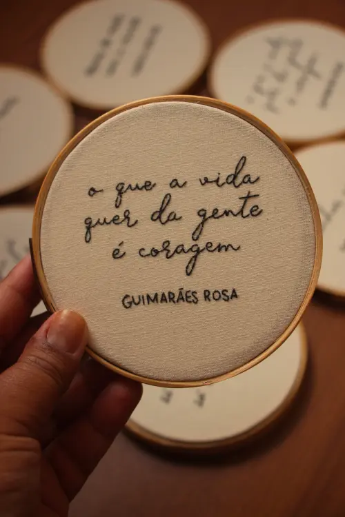 pronta-entrega | Coragem ~ Bordado a Mão Guimarães Rosa