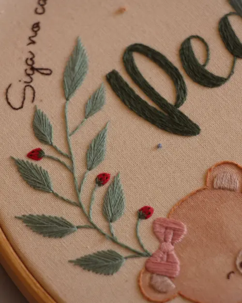 Enfeite de maternidade Quadro bastidor bordado à mão ~ ursinhos