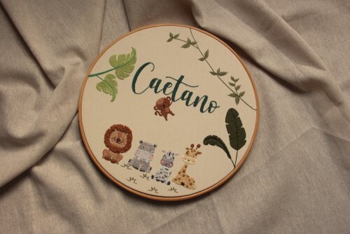 Safari - Enfeite de maternidade - Quadro bastidor bordado à mão