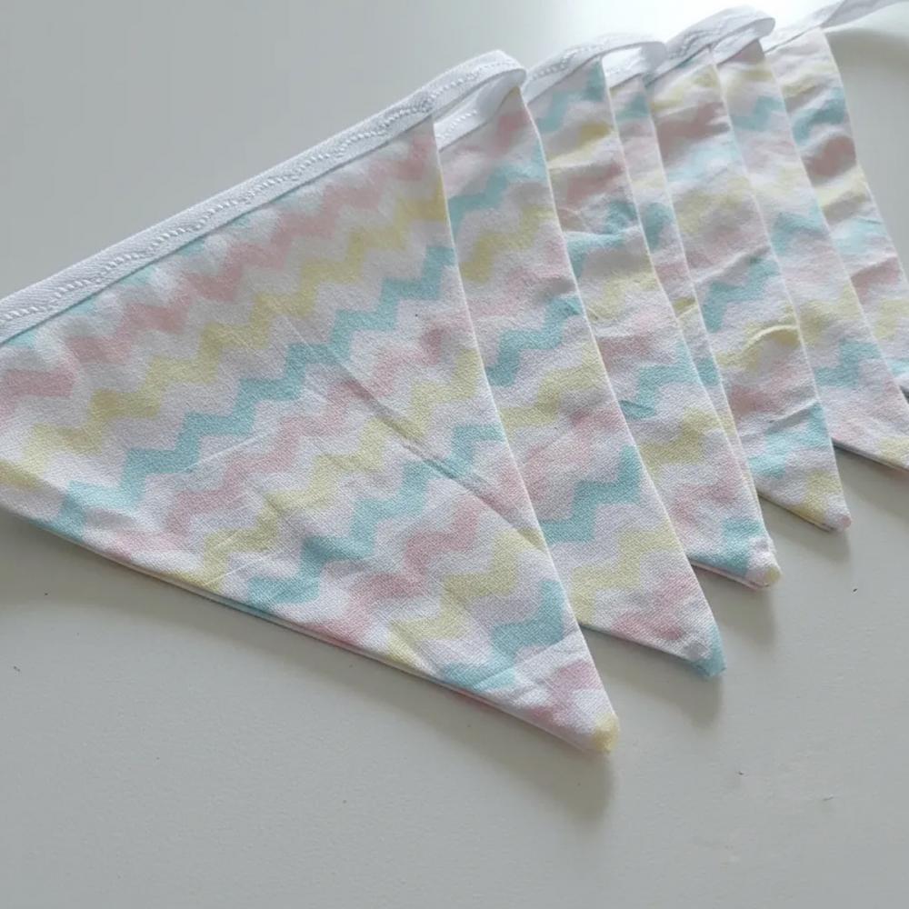 Varal de Bandeirolas em Tecido Candy Colors Chevron