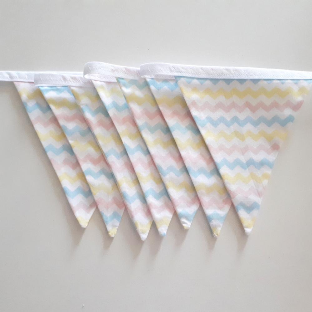 Varal de Bandeirolas em Tecido Candy Colors Chevron