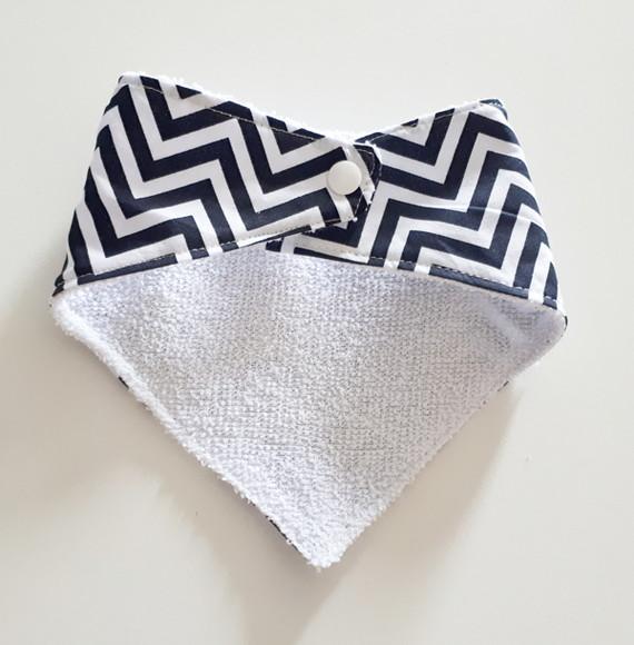 Babador atoalhado bandana Chevron Azul Marinho