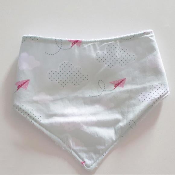 Babador atoalhado bandana nuvem verde