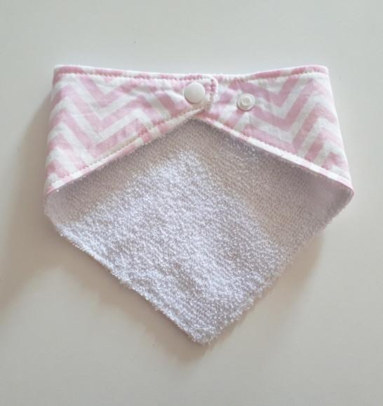 Babador atoalhado bandana chevron rosa