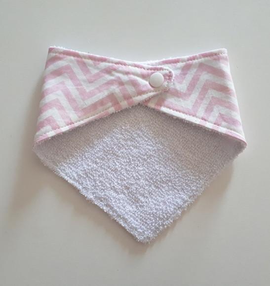 Babador atoalhado bandana chevron rosa