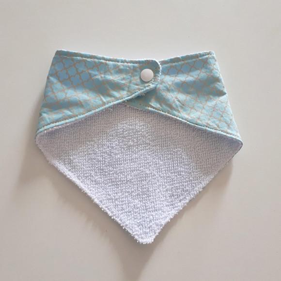 Babador atoalhado bandana verde arabesco dourado