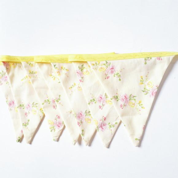 Bandeirinhas de Tecido Amarelo Flores