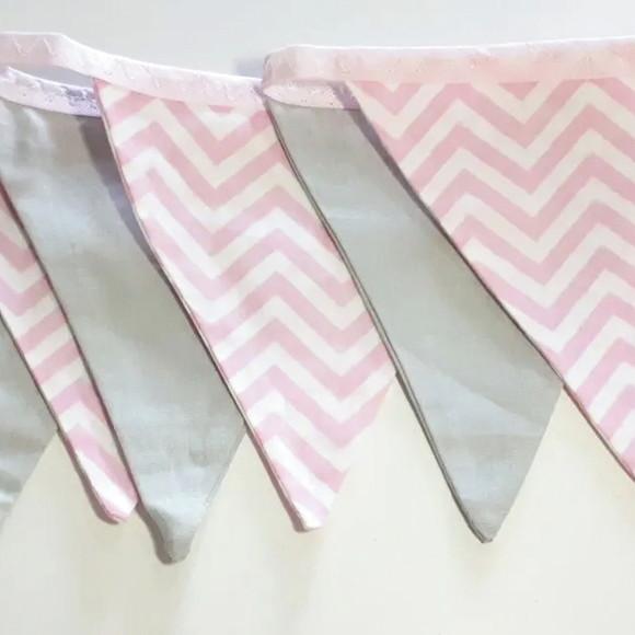 Bandeirinhas de Tecido Chevron Fino Rosa com Cinza