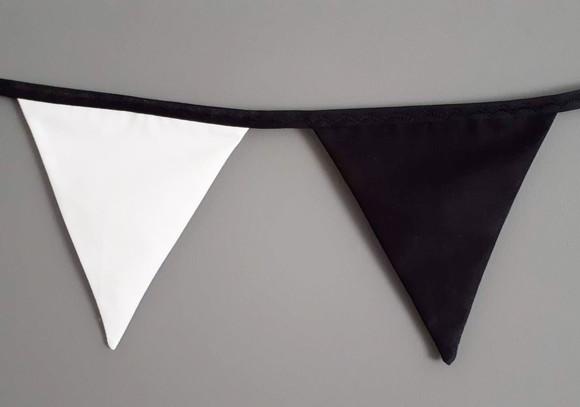 Bandeirinhas de Tecido Preto e Branco