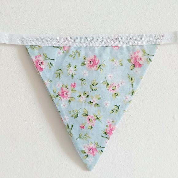 Bandeirinhas em Tecido Floral e Poá Cores