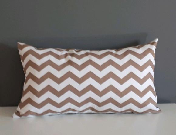 Capa de Almofada Chevron café 60x35