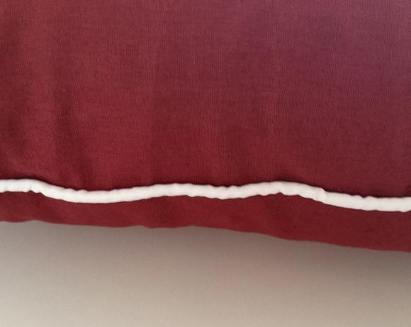 Capa de Almofada Color Marsala com Cordão Branco