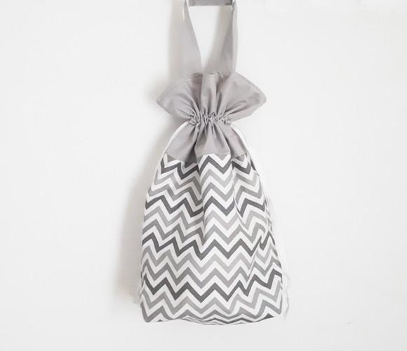 Saco para Roupas Chevron Misto Cinza