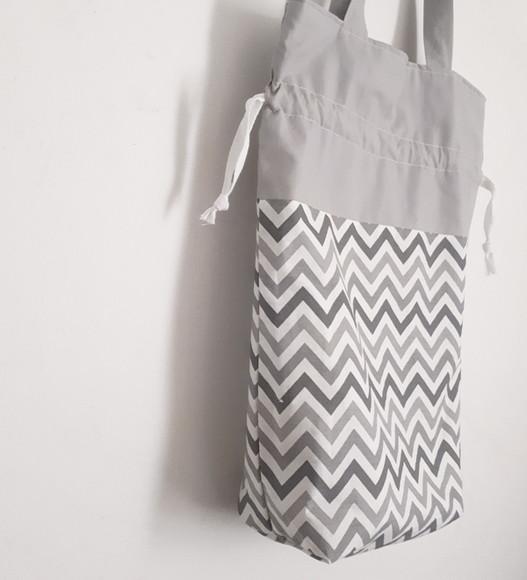Saco para Roupas Chevron Misto Cinza