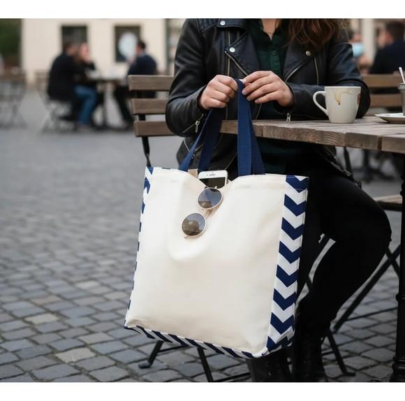 Tote Bag Crua com Detalhe Chevron Marinho