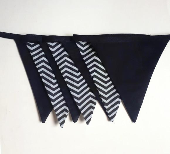 Varal de Bandeirolas em Tecido Chevron Cinza/preto
