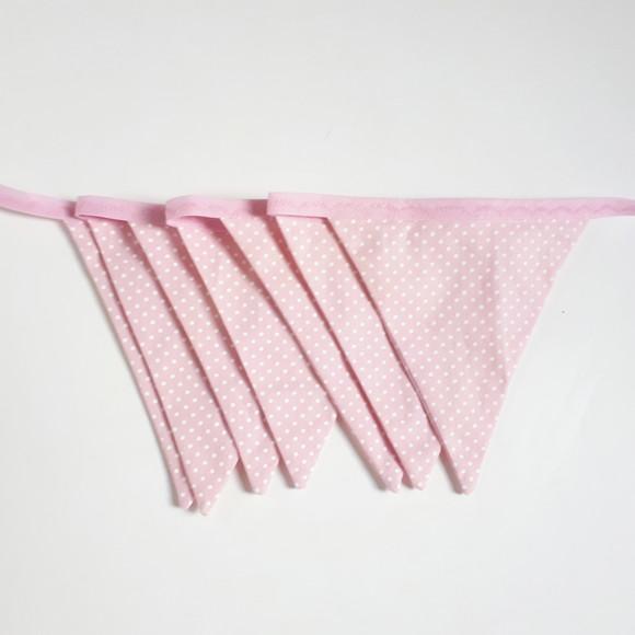Varal de Bandeirolas em Tecido Rosa com Poá Pequeno Branco