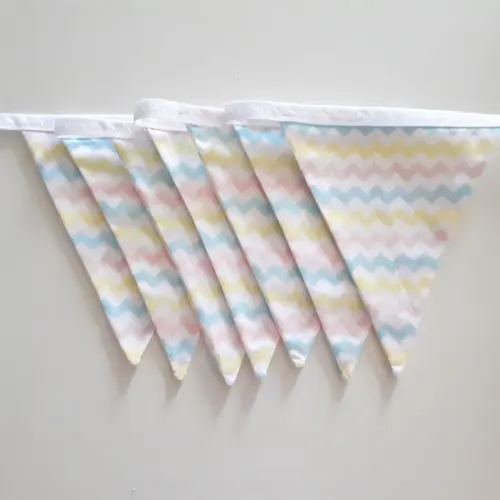 Varal de Bandeirolas em Tecido Candy Colors Chevron