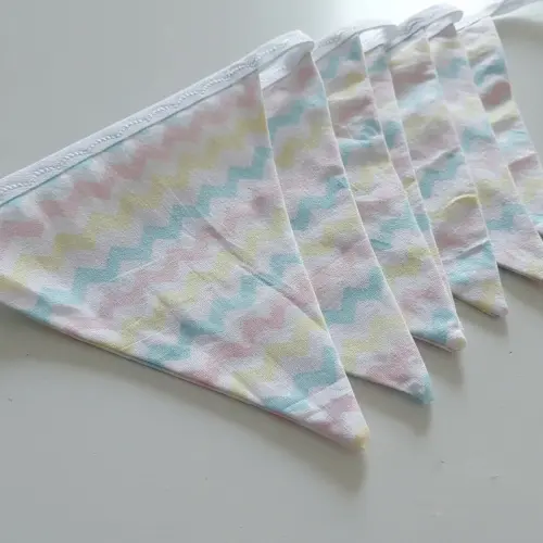 Varal de Bandeirolas em Tecido Candy Colors Chevron