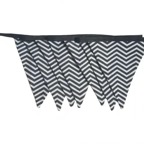 Varal de Bandeirolas em Tecido Chevron Cinza e Preto