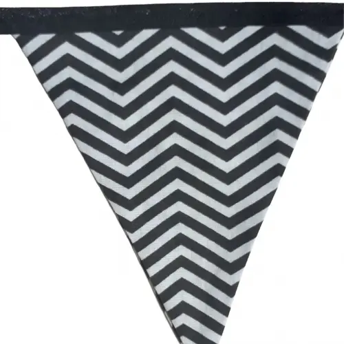 Varal de Bandeirolas em Tecido Chevron Cinza e Preto