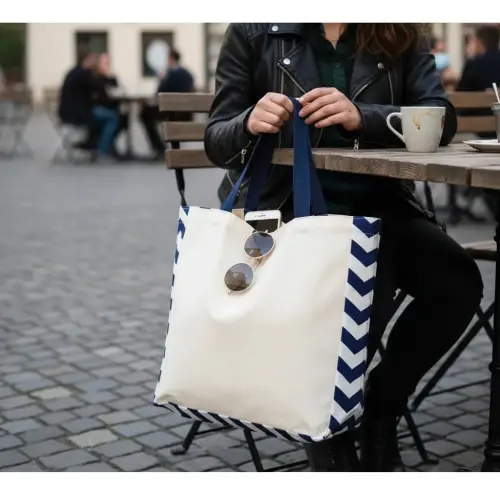 Tote Bag Crua com Detalhe Chevron Marinho