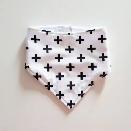 Babador atoalhado bandana Branco cruz preta