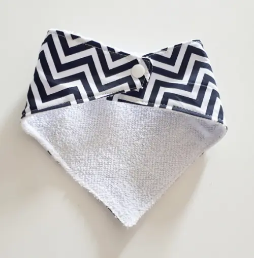Babador atoalhado bandana Chevron Azul Marinho