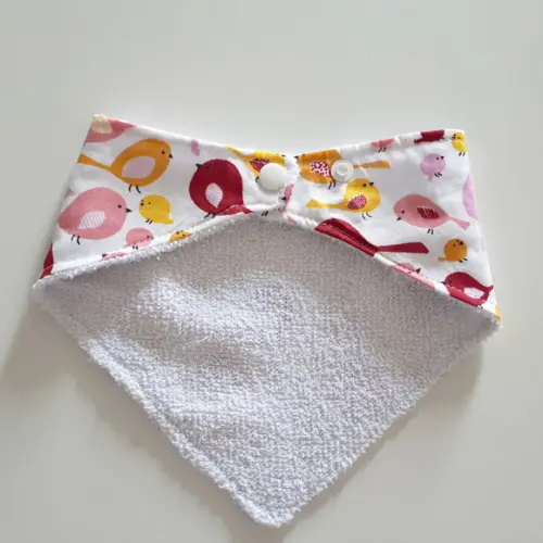 Babador atoalhado bandana passarinhos