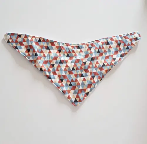 Babador atoalhado bandana Triângulos coloridos