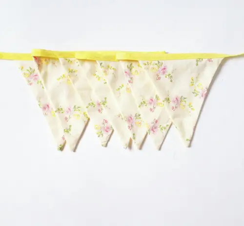 Bandeirinhas de Tecido Amarelo Flores