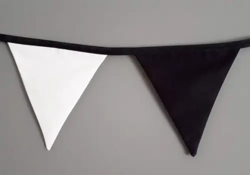 Bandeirinhas de Tecido Preto e Branco