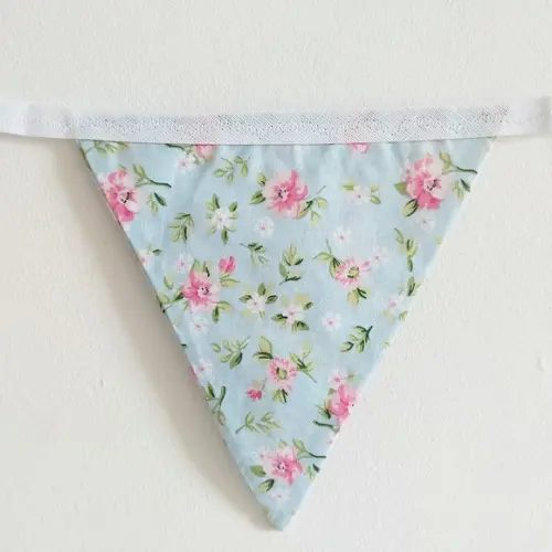 Bandeirinhas em Tecido Floral e Poá Cores