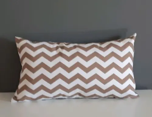 Capa de Almofada Chevron café 60x35