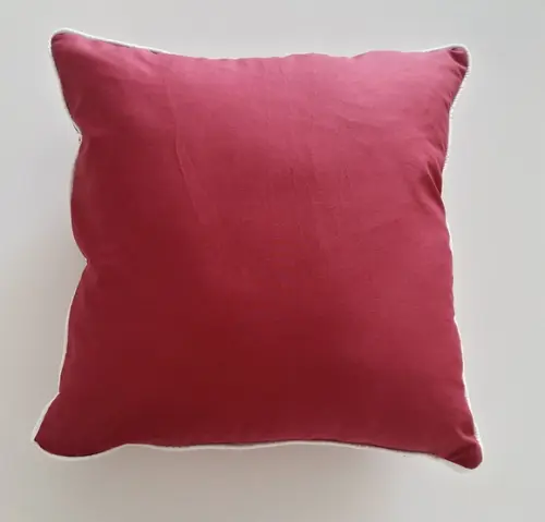 Capa de Almofada Color Marsala com Cordão Branco