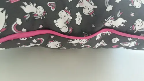 Capa de Almofada Unicórnio Cinza grafite com vivo rosa