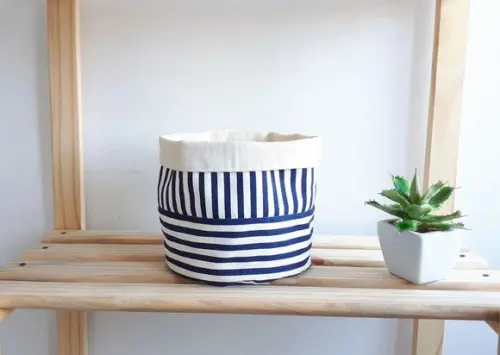 Eco Cesto de Tecido Listrado Azul Branco e Cru