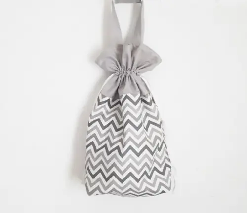 Saco para Roupas Chevron Misto Cinza