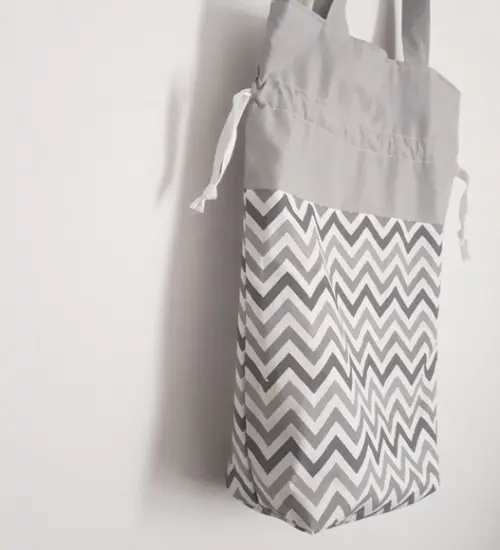 Saco para Roupas Chevron Misto Cinza