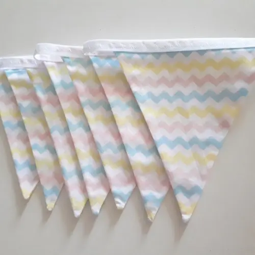 Varal de Bandeirolas em Tecido Candy Colors Chevron