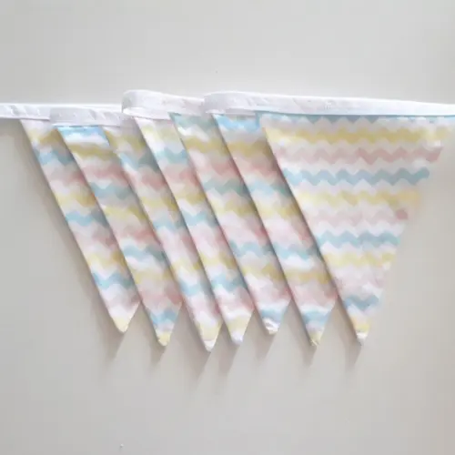 Varal de Bandeirolas em Tecido Candy Colors Chevron