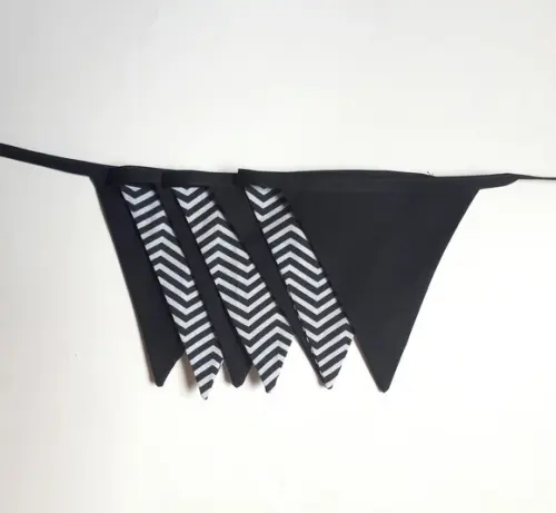 Varal de Bandeirolas em Tecido Chevron Cinza/preto