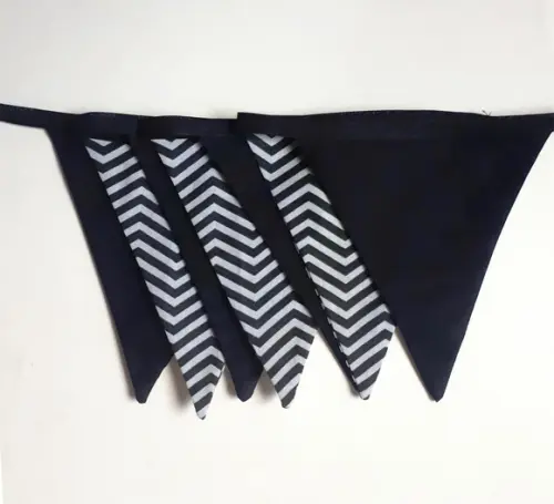 Varal de Bandeirolas em Tecido Chevron Cinza/preto