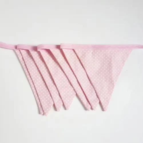 Varal de Bandeirolas em Tecido Rosa com Poá Pequeno Branco